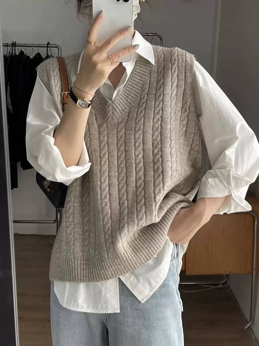 Women's Cable-Knit V-Neck Sleeveless Jumper - Beige