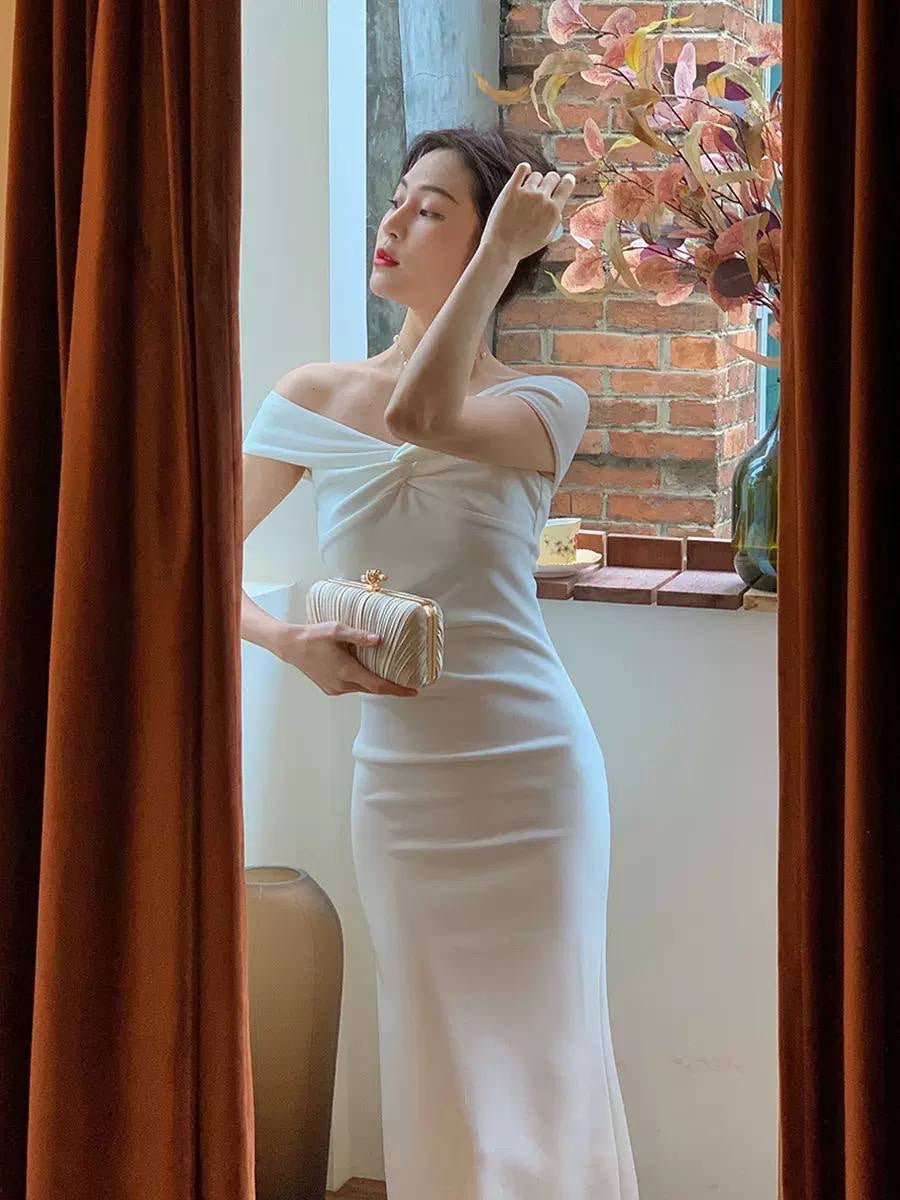 Off-The-Shoulder Midi Dress With A Twist Front – White
