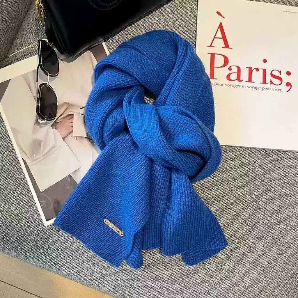 Ribbed Scarf With Subtle Metal Badge Detail – Blue
